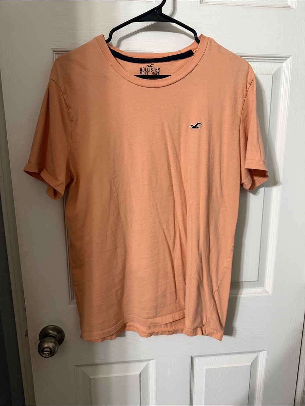 Hollister Short Sleeve Crew Tee in Peach-Salmon